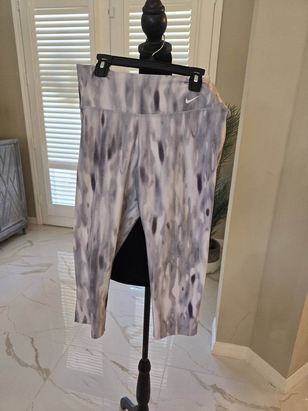 Nike Girls' White and Gray Watercolor Capri Leggings